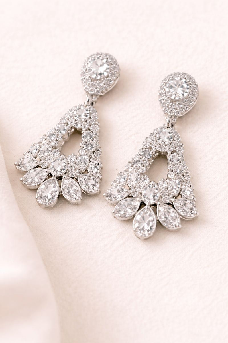 Elara Silver Bloom Necklace Set